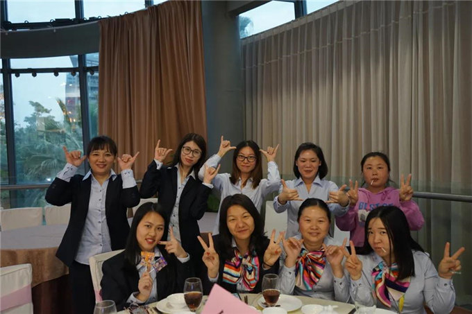 博皓家人們歡聚一堂，把酒言歡，開懷暢飲-3